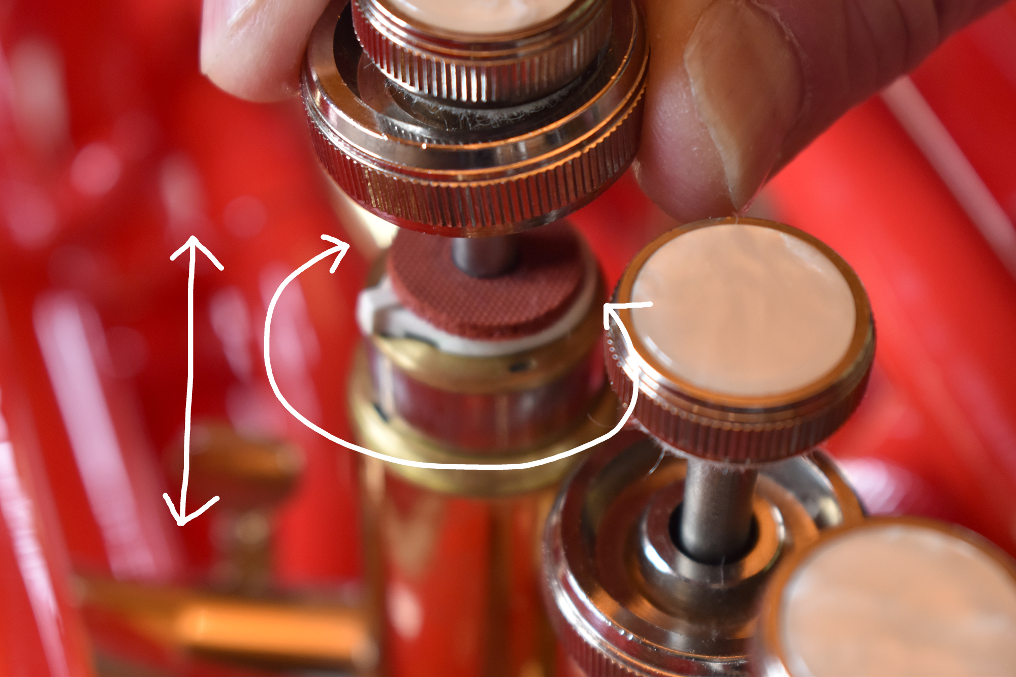 Pumpventil in Ventilhülse bewegen