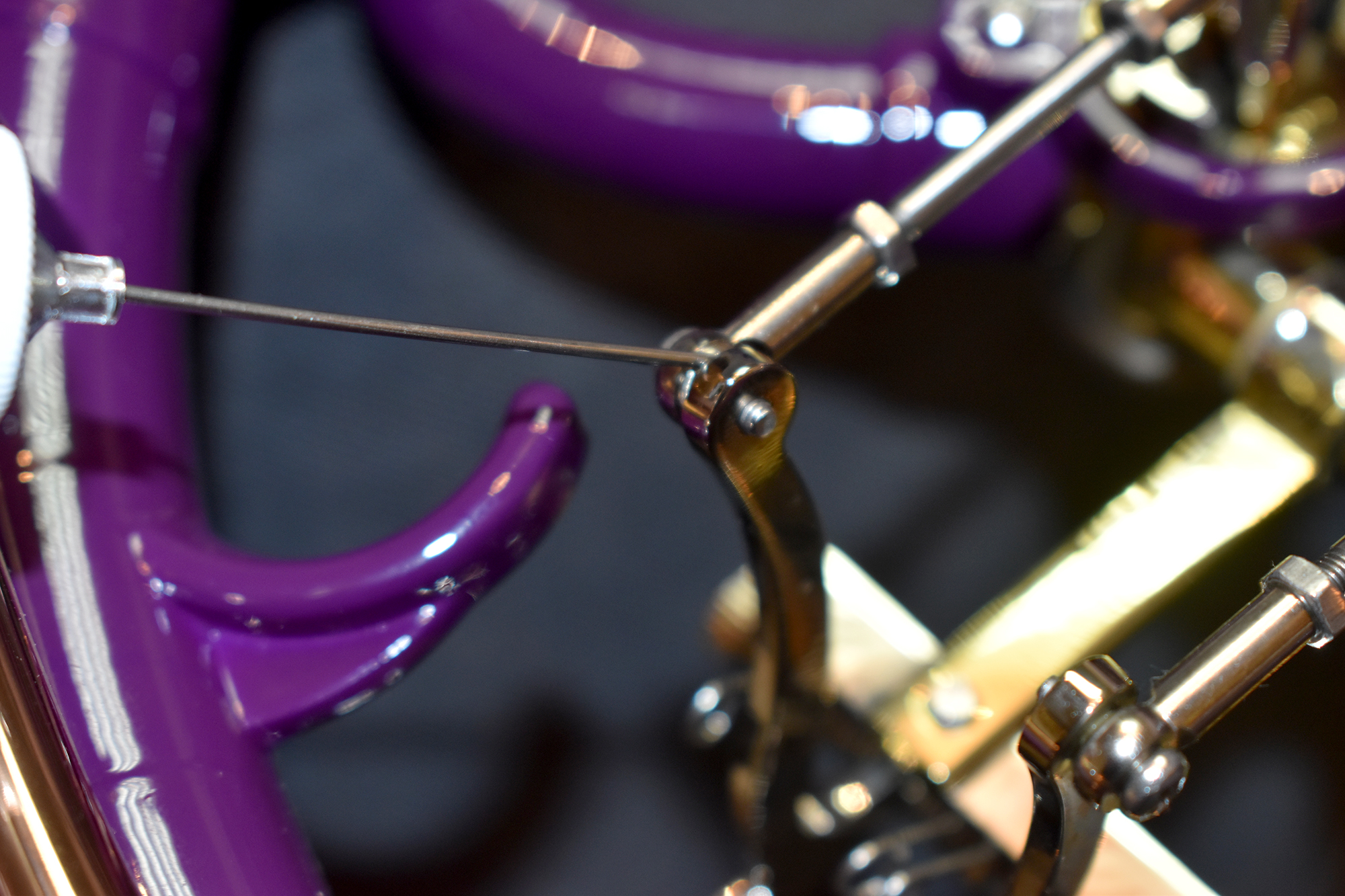 Ölen der Hebelmechanik bzw. Schubstangen bei einem Blechblasinstrument mit Drehventilen